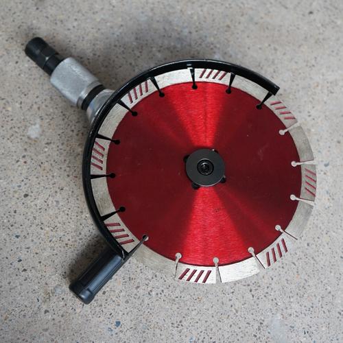 气动强劲动力 230环切机与手持式气动切割机在现代施工中的应用